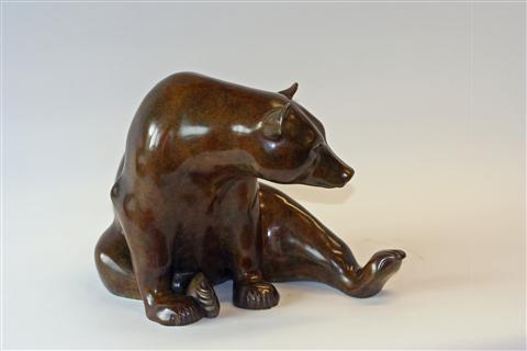 Jonathan Knight | Seated Brown bear