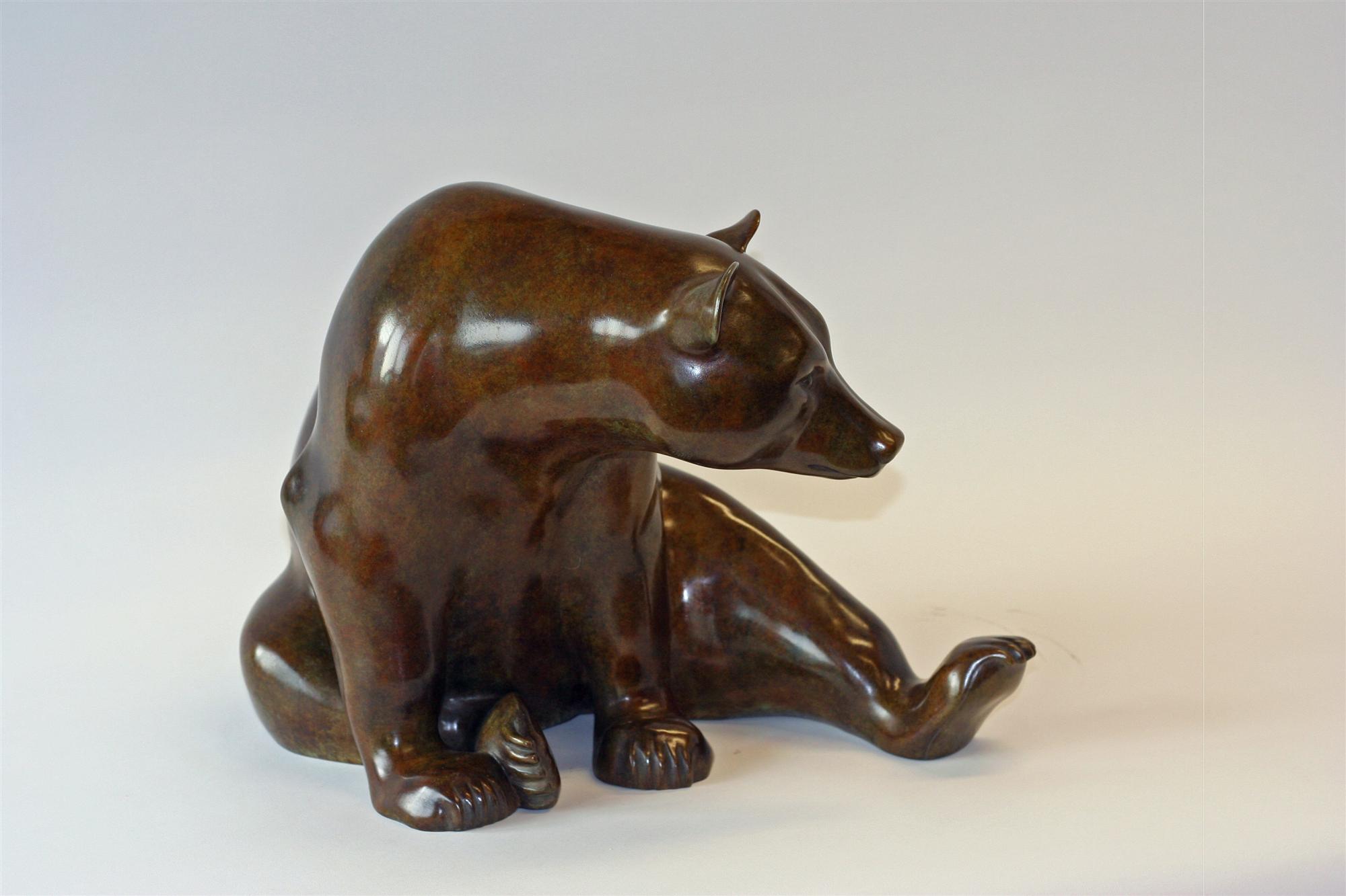 Jonathan Knight | Seated Brown bear